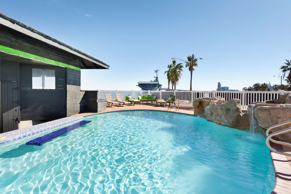 DoubleTree by Hilton Corpus Christi Beachfront 6/41