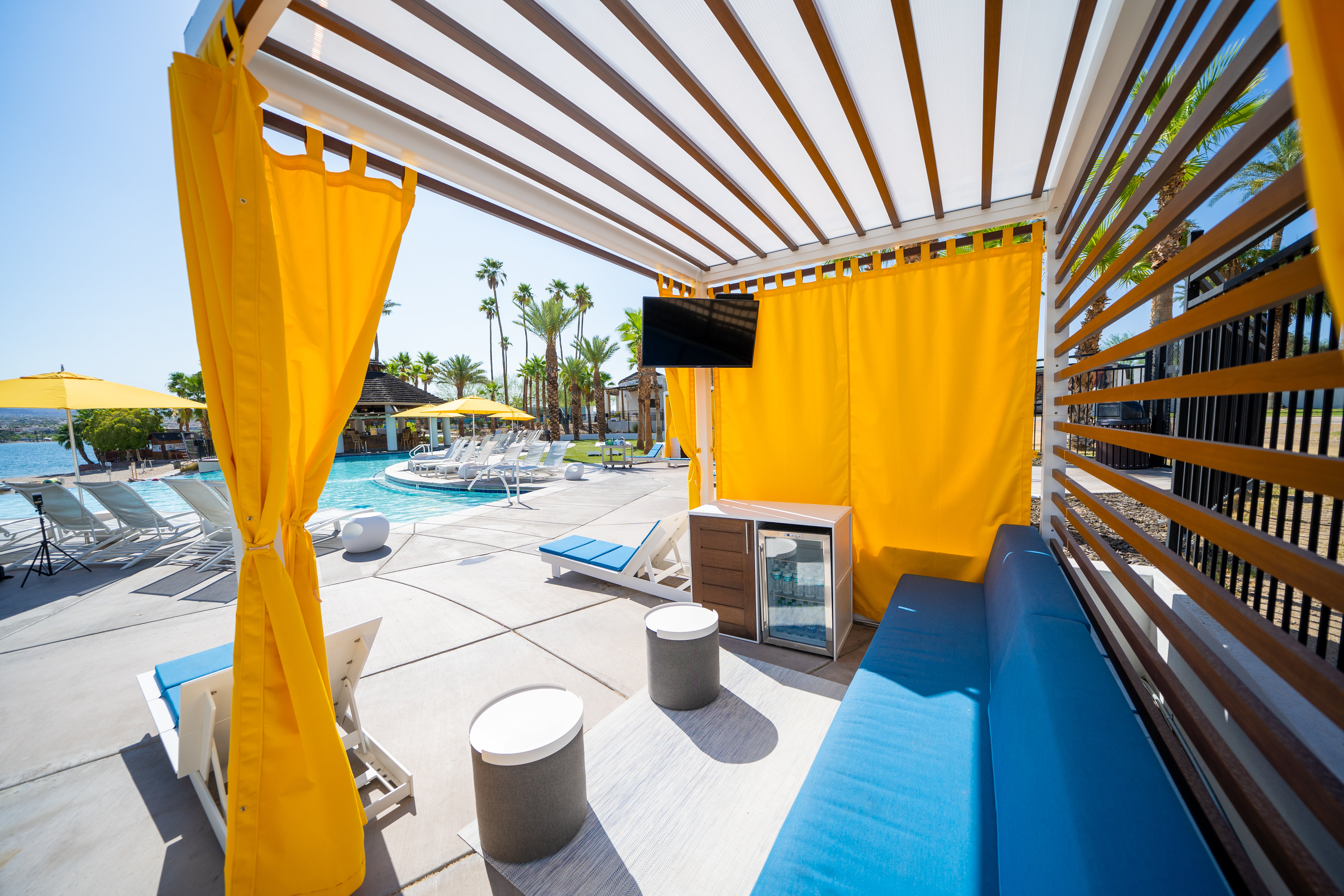 The Nautical Beachfront Resort 33/70