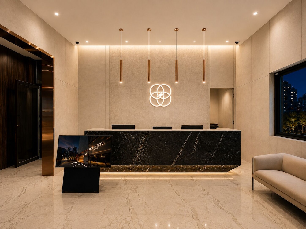 Piano Hotel 7/65