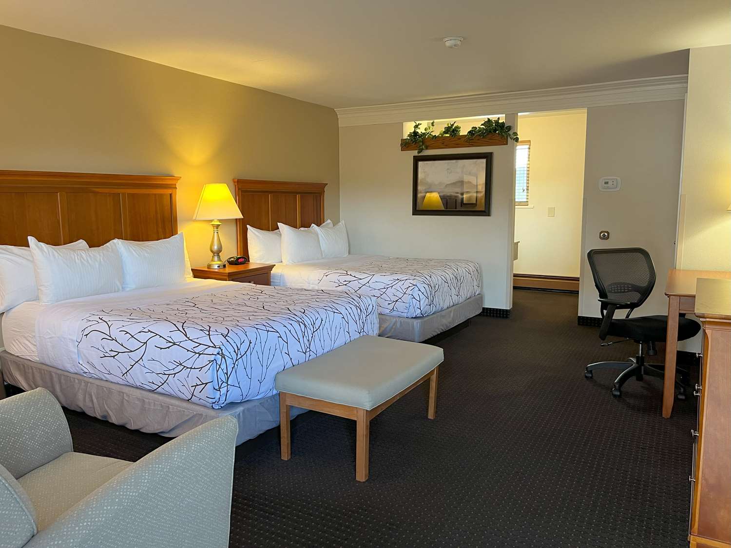 Room, 2 Queen Beds, Exterior Entrance