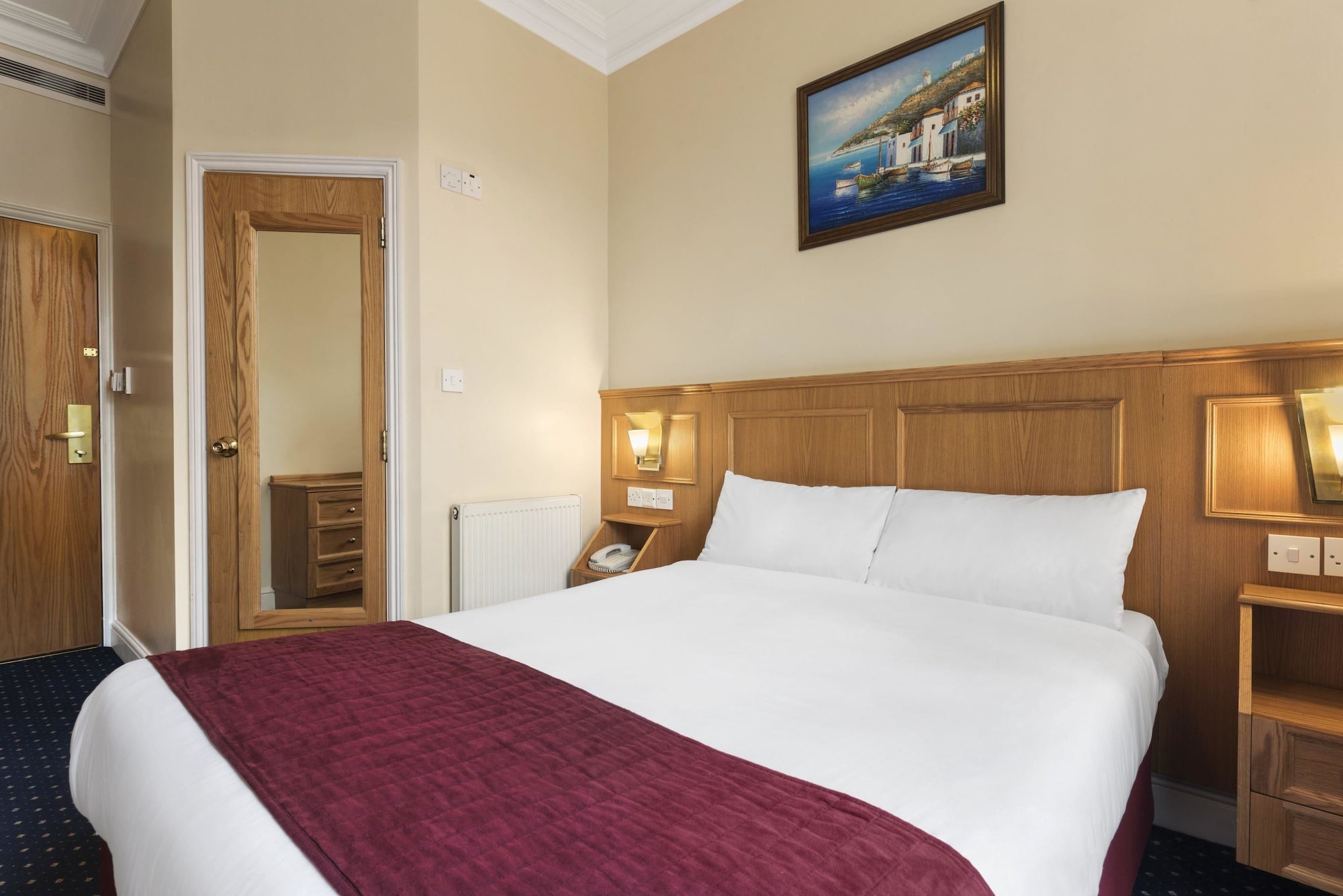 ROOM, DOUBLE BED