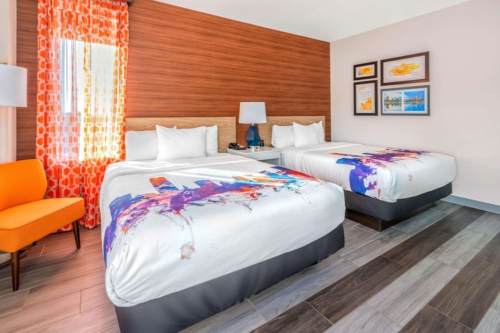 La Quinta Inn & Suites by Wyndham Oklahoma City Airport 17/50