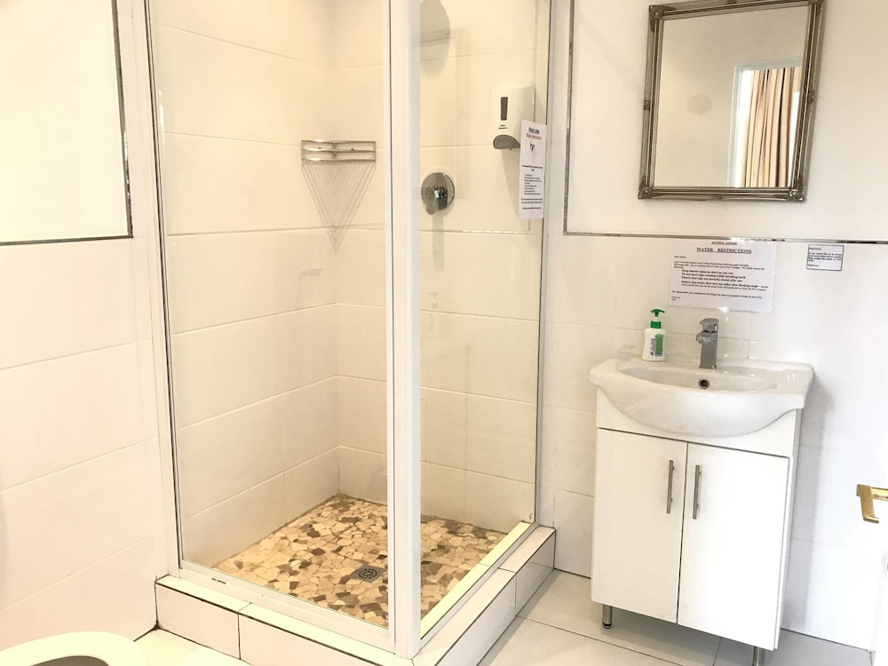 Altona Guest House 17/19