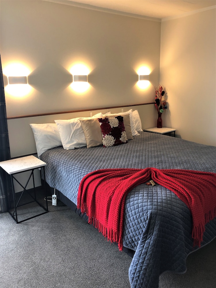 Fiordland Lakeview Motel and Apartments 17/67