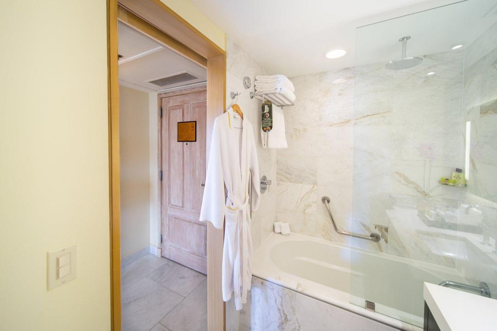 Classic, 2 Double Beds, Living Area, Club Floor, Accessible، Intercontinental San Pedro Sula 10/10