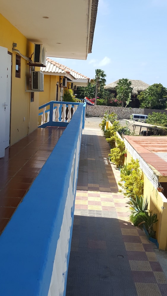 Sea Horizon Apartments 8/50