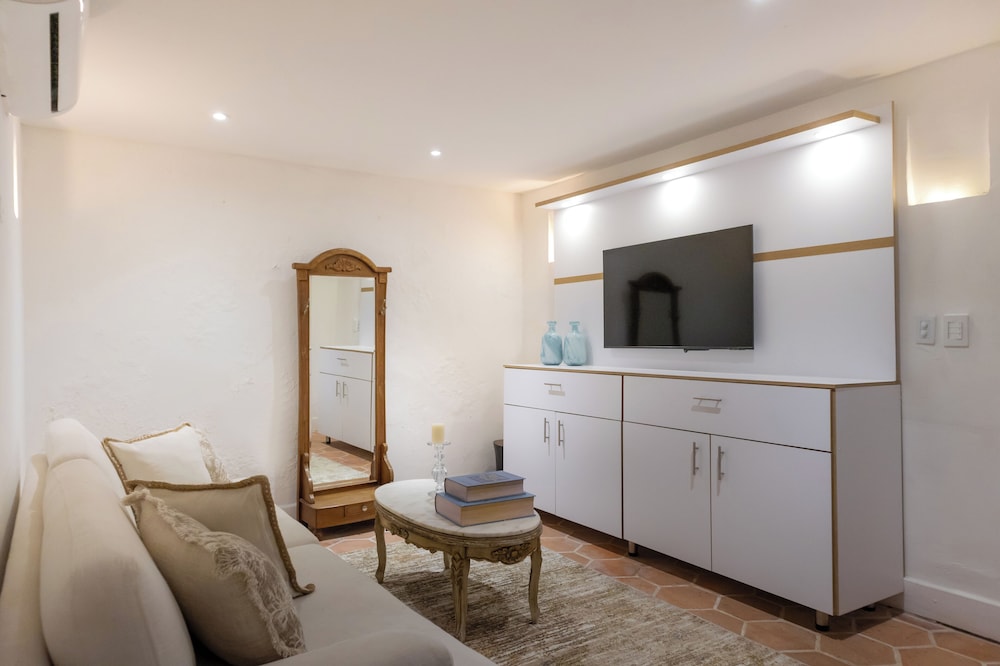 Hotel El Marques 11/62