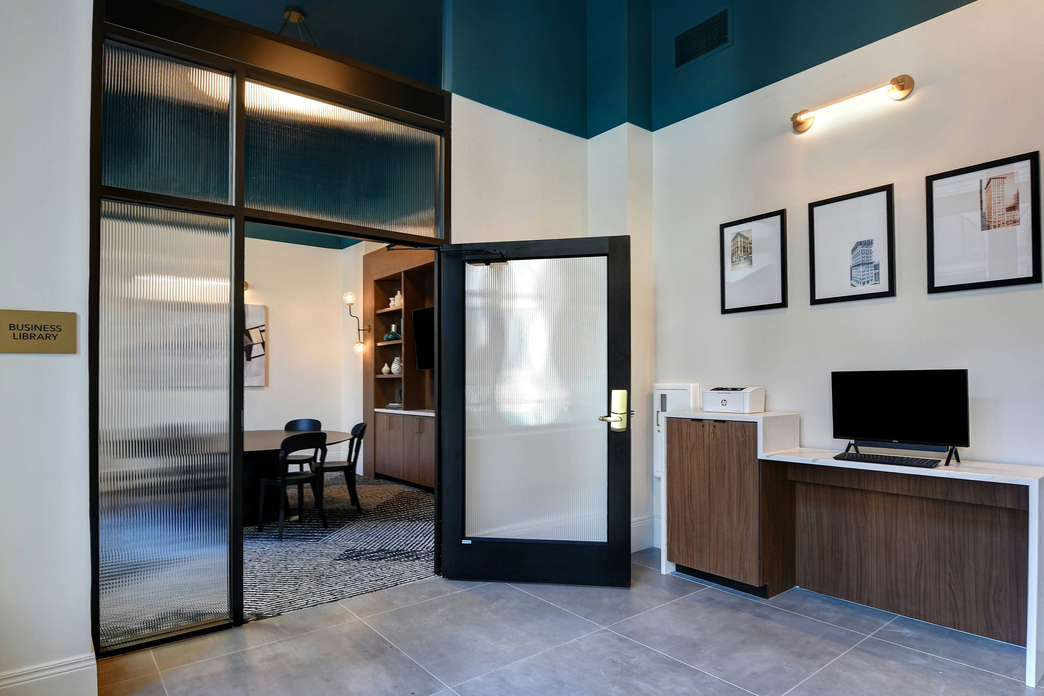 Courtyard by Marriott Cincinnati Downtown 6/25