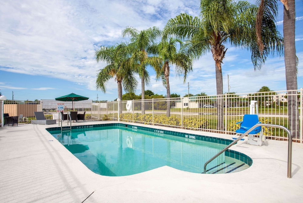 Howard Johnson By Wyndham Vero Beach/I-95 3/42