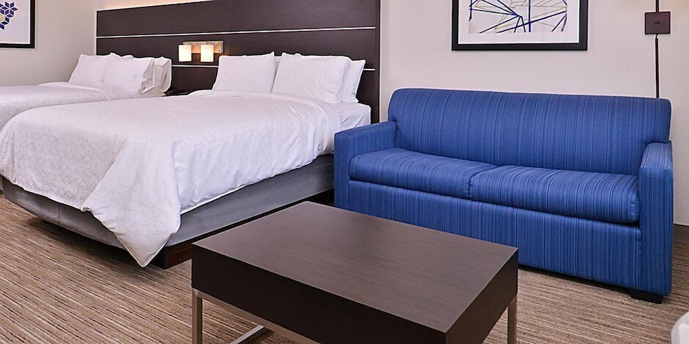 Holiday Inn Express and Suites Brighton 27/60