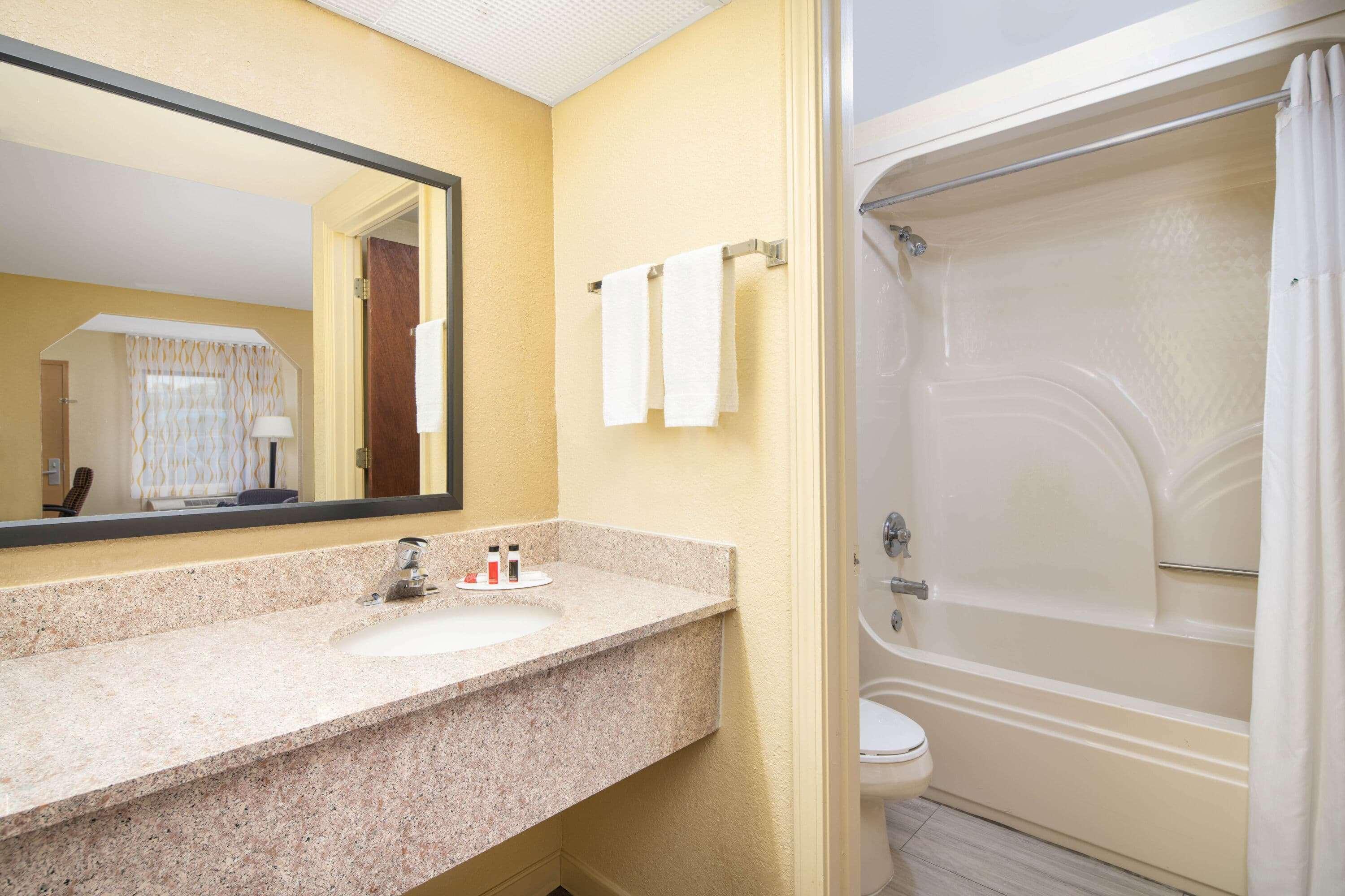 Days Inn By Wyndham Thomaston 20/22