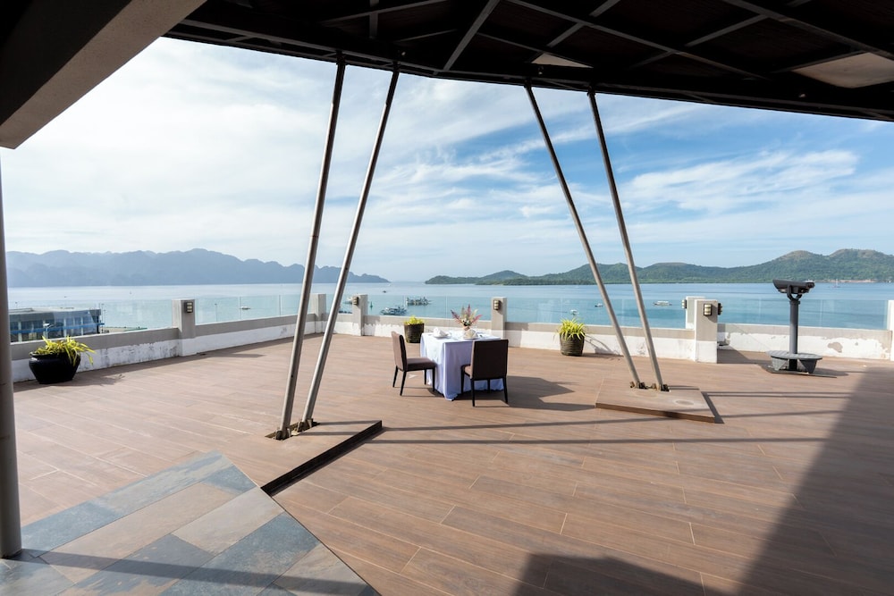 Two Seasons Coron Bayside Hotel 40/68