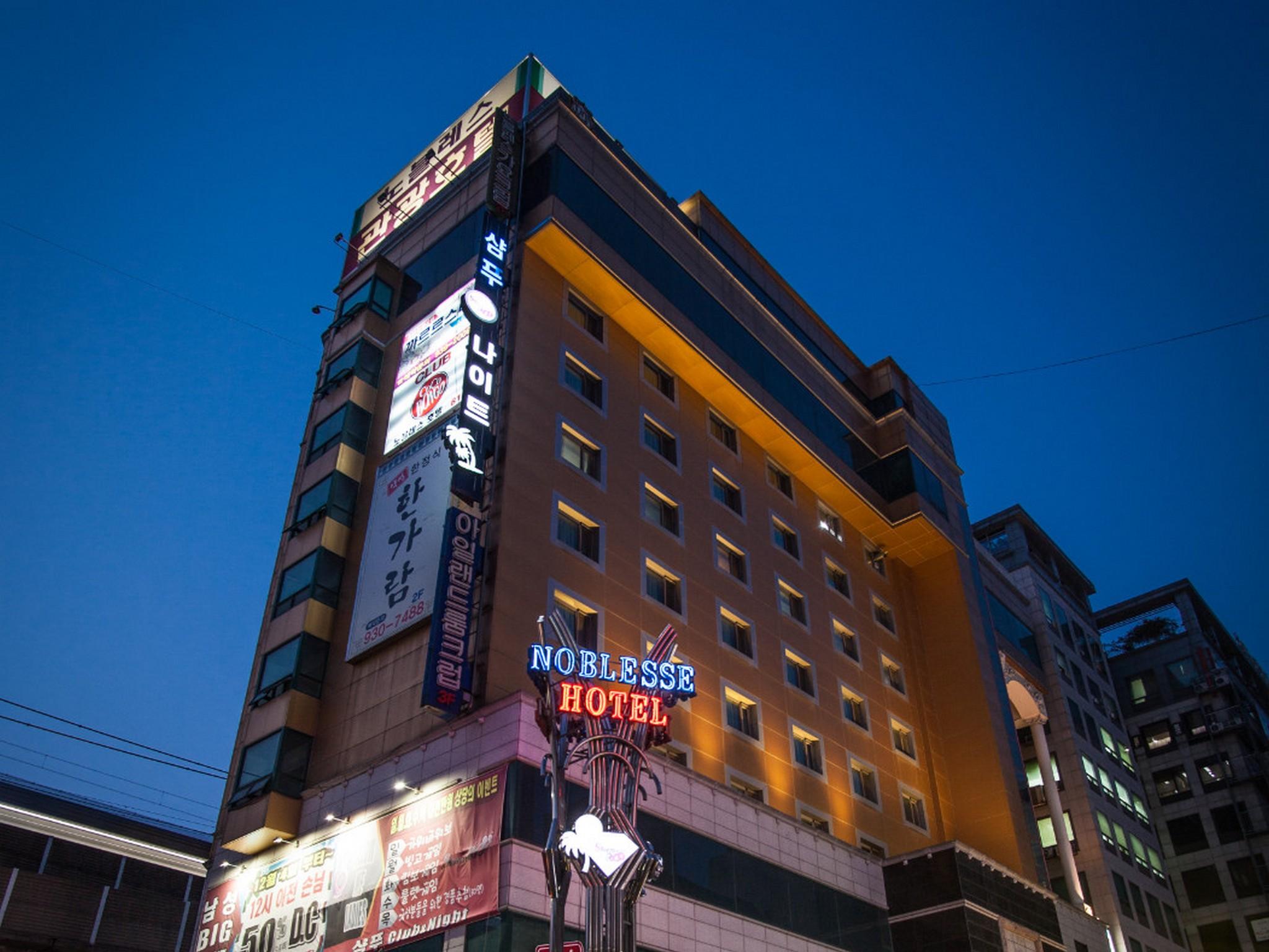 ROYAL, SUITE