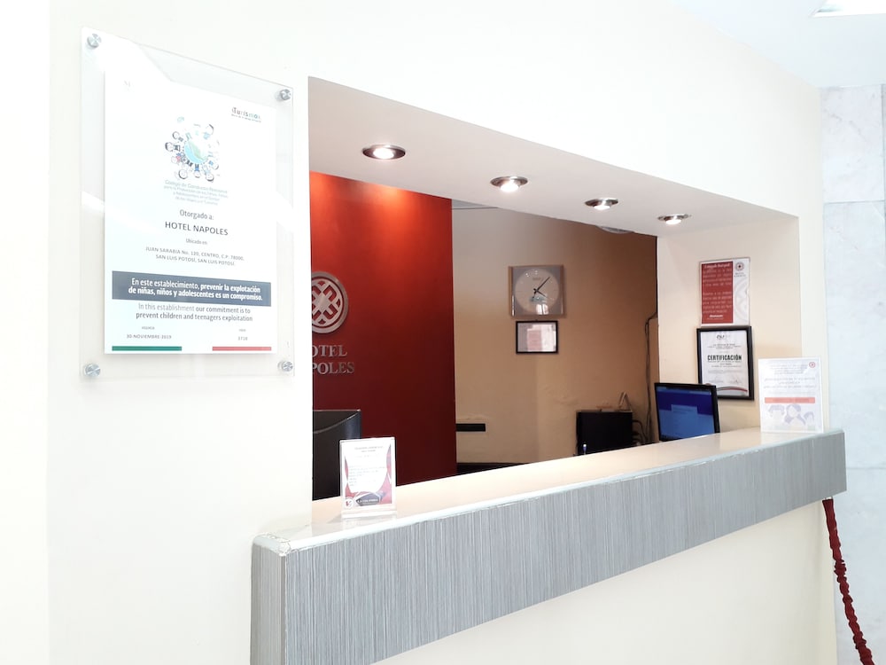 Hotel Napoles 4/40