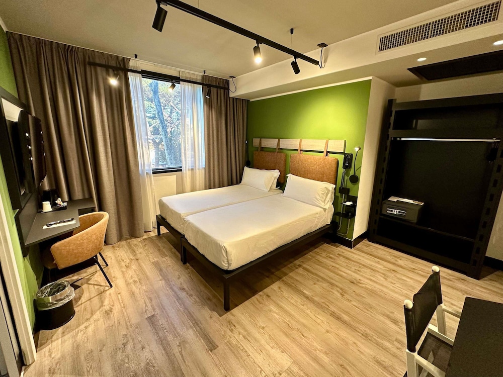Mercure Roma Cinecitta 28/66