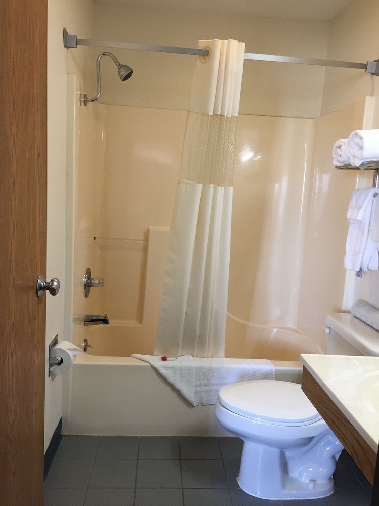 Super 8 by Wyndham Cuba 27/29
