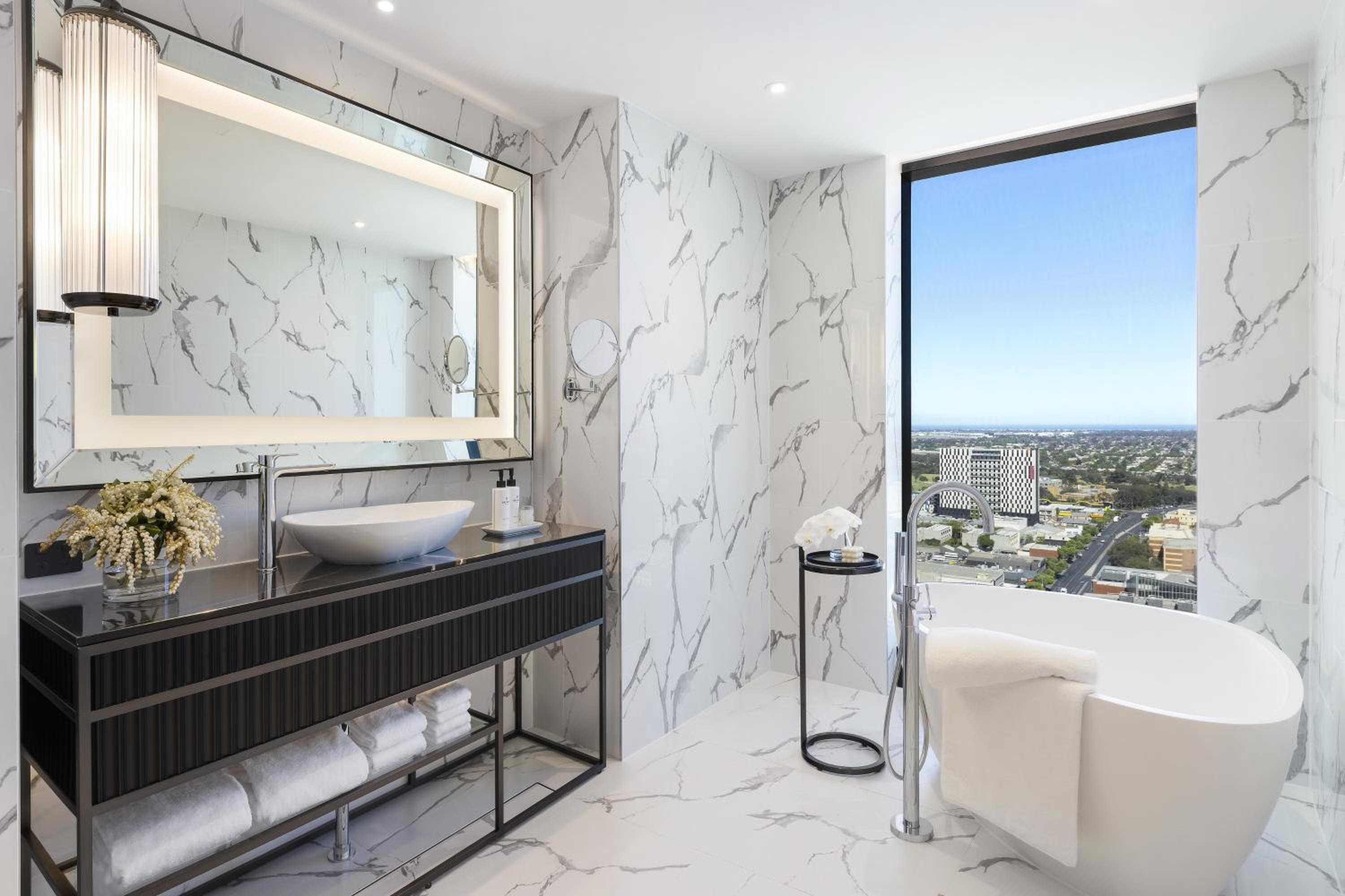 PRESTIGE, SUITE, KING BED, LIVING AREA