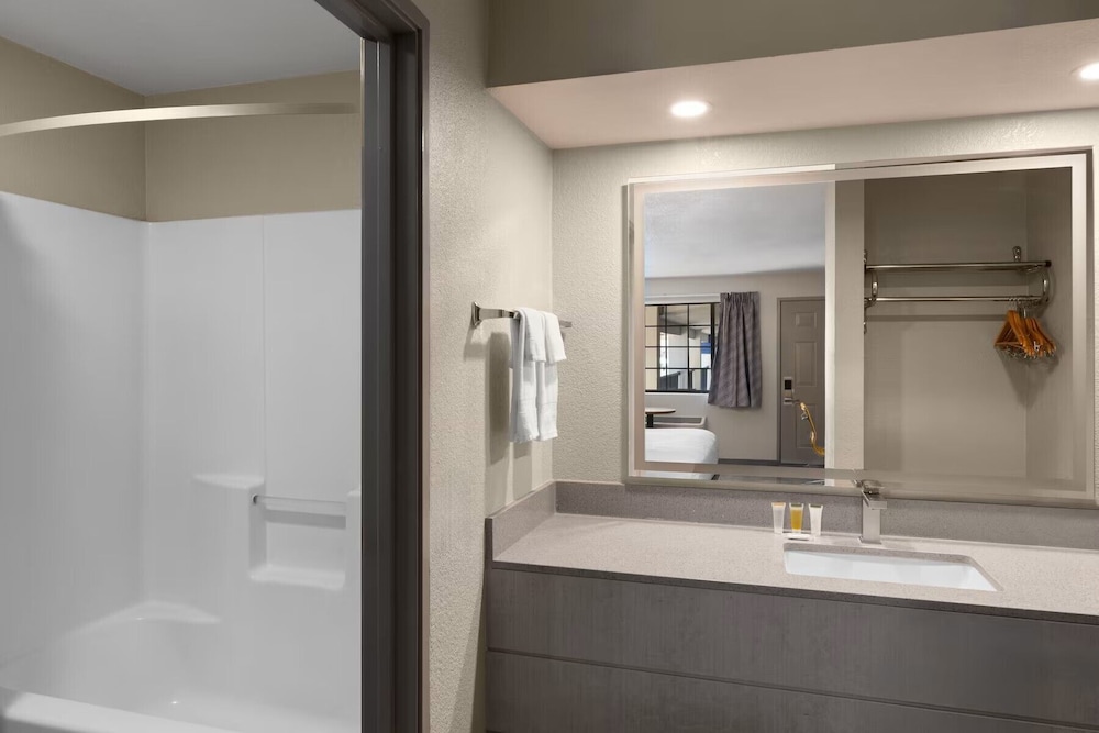 Days Inn by Wyndham Safford AZ 60/60