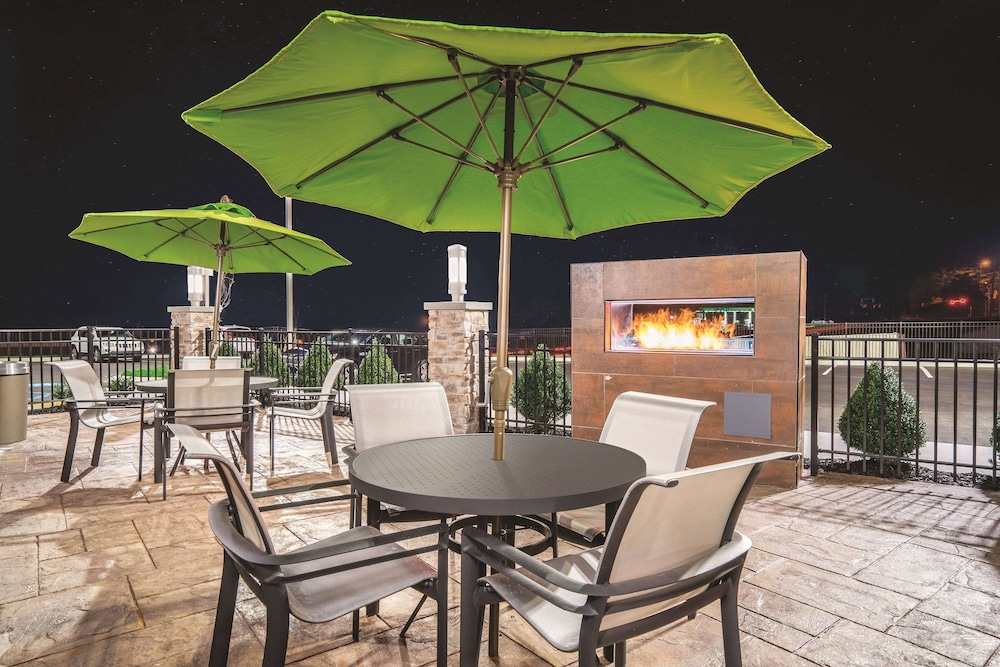 La Quinta Inn Suites By Wyndham Cleveland Tn 37/45