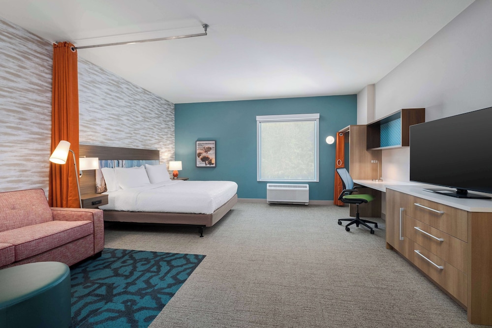 STUDIO, SUITE, KING BED