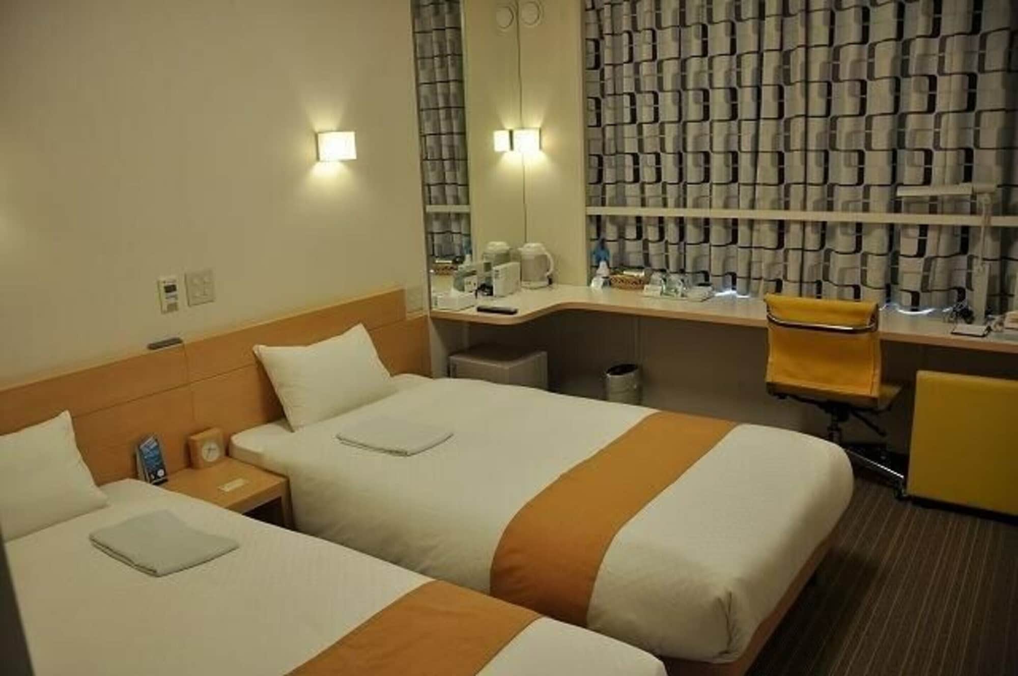 ROOM, TWIN BEDS, SMOKING