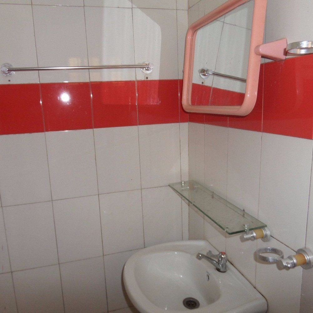 Banilux Guest House 17/19