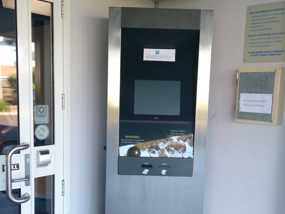 Ibis Budget Dandenong 65/65