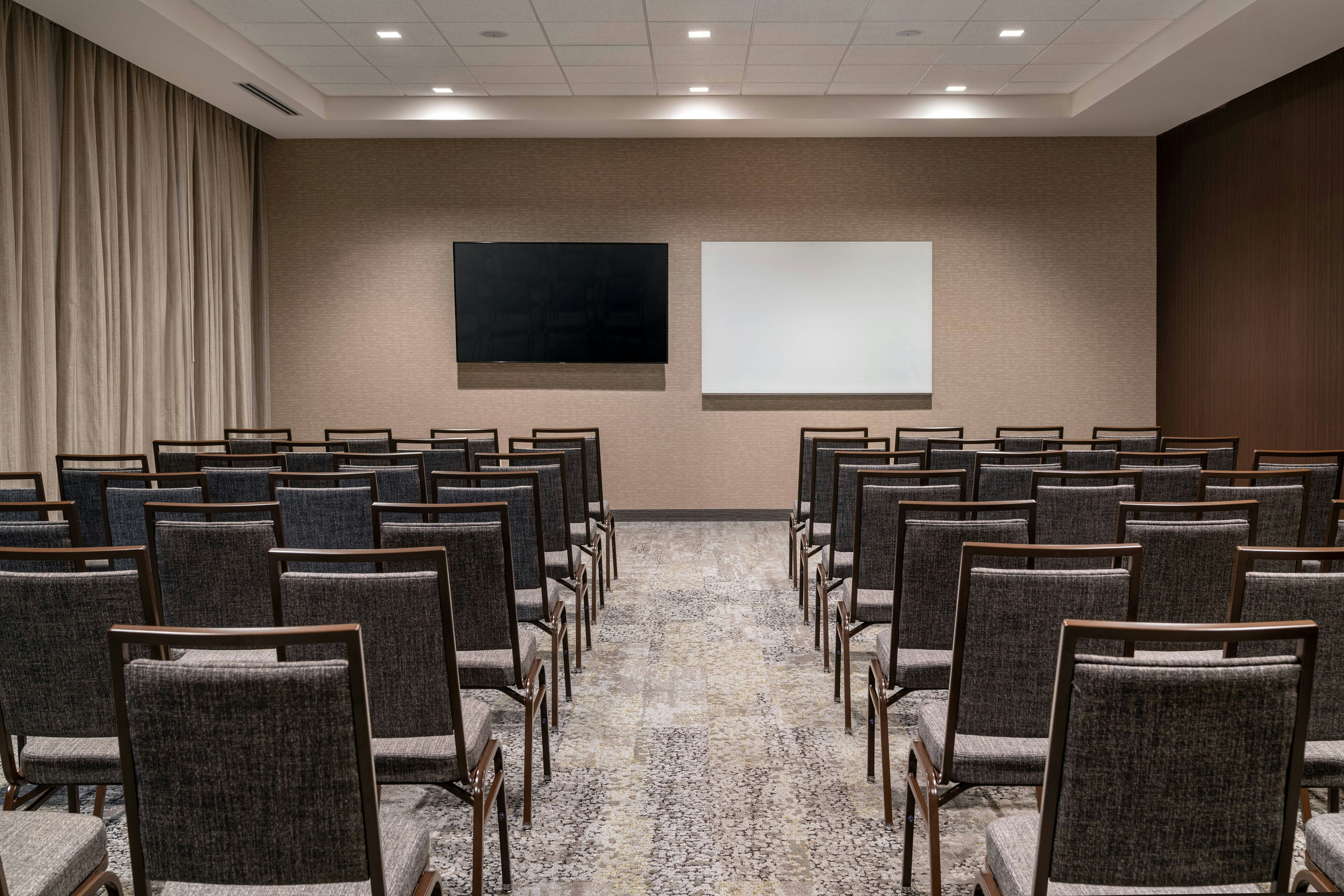 Courtyard by Marriott Petaluma Sonoma County 15/17