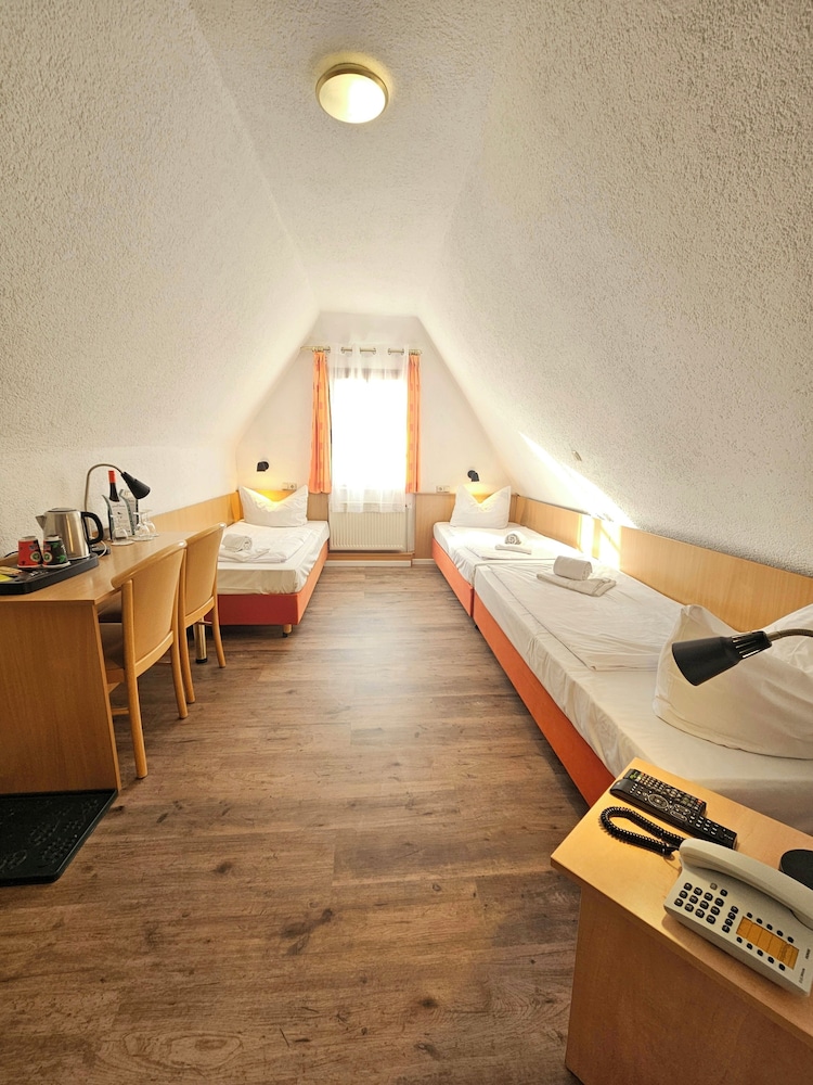 Historisches Hotel Weinrestaurant Zum Grünen Kranz 24/50