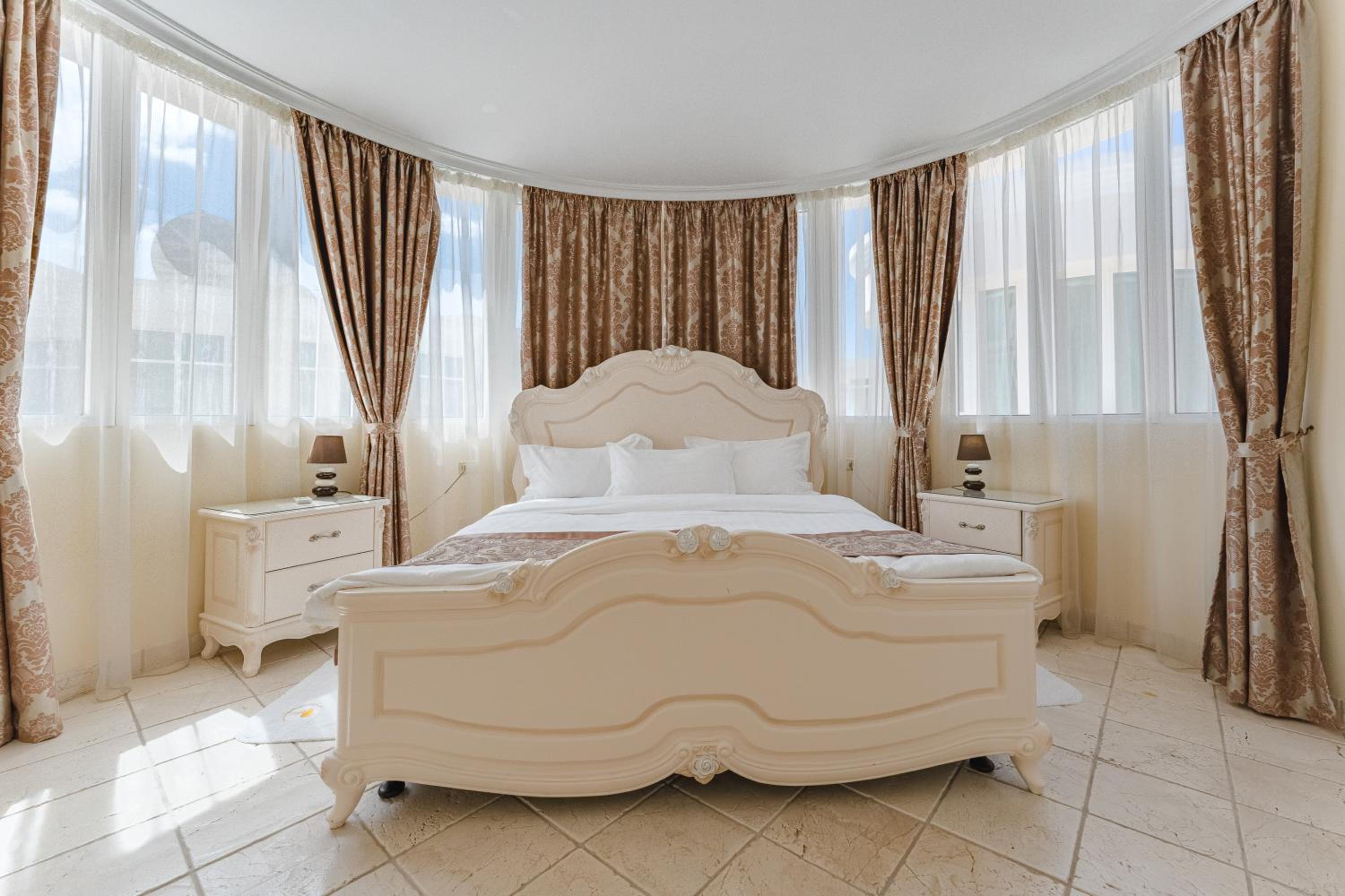 جناح ملكي بإطلالة على البحر بجاكوزي، Flamingo Suites 3/7