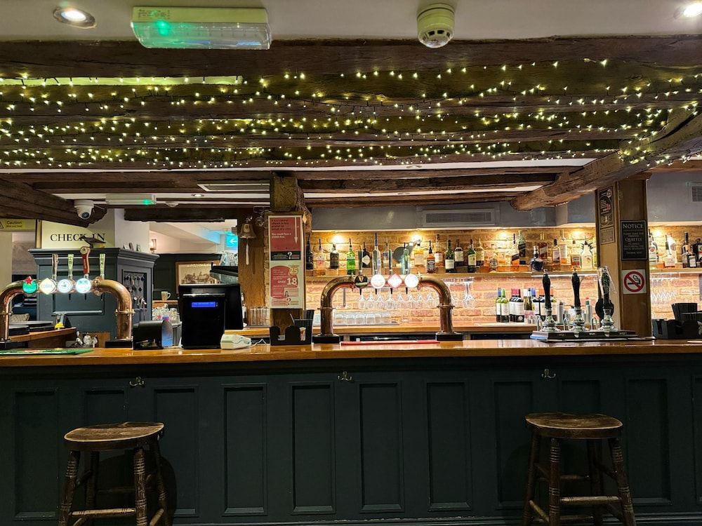 OYO The Greyhound Inn 22/30