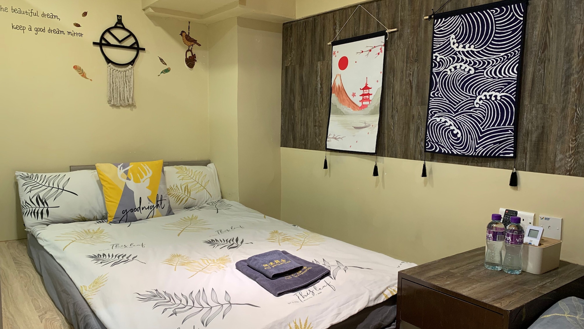 ROMANTIC, DOUBLE BED