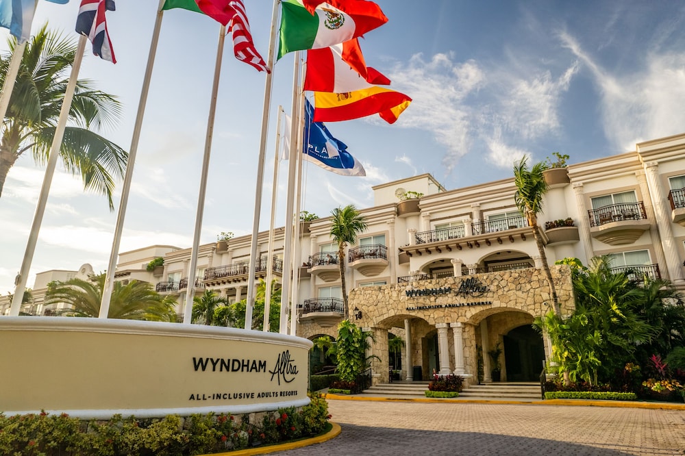 Wyndham Alltra Playa Del Carmen, Adults Only All Inclusive Resort 43/50