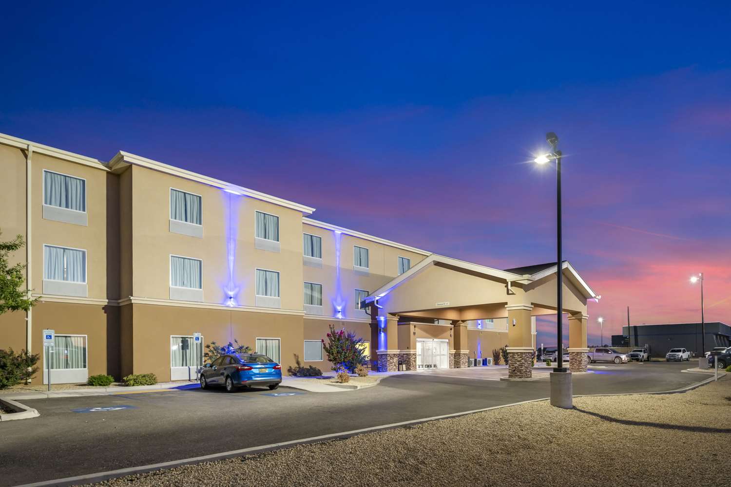Quality Inn & Suites Carlsbad Caverns Area 40/44