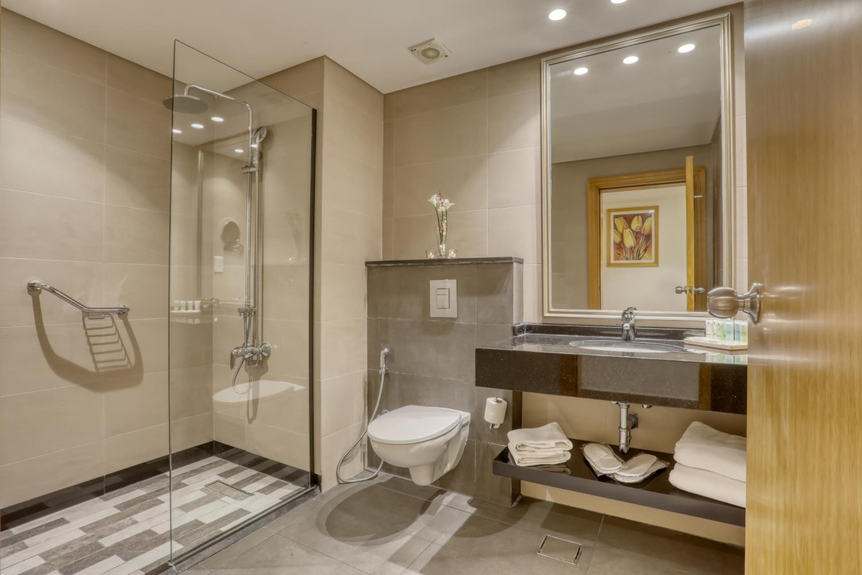 غرفة سوبيريور بسرير مزدوج، GENEVA HOTEL 8/10