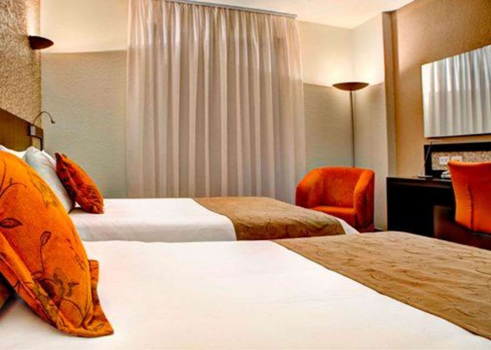 غرفة ديلوكس بسريرين منفصلين، Quality Hotel Curitiba 2/3