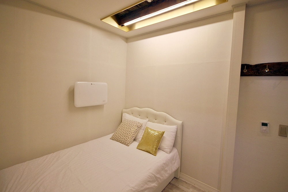 Room, Double Bed