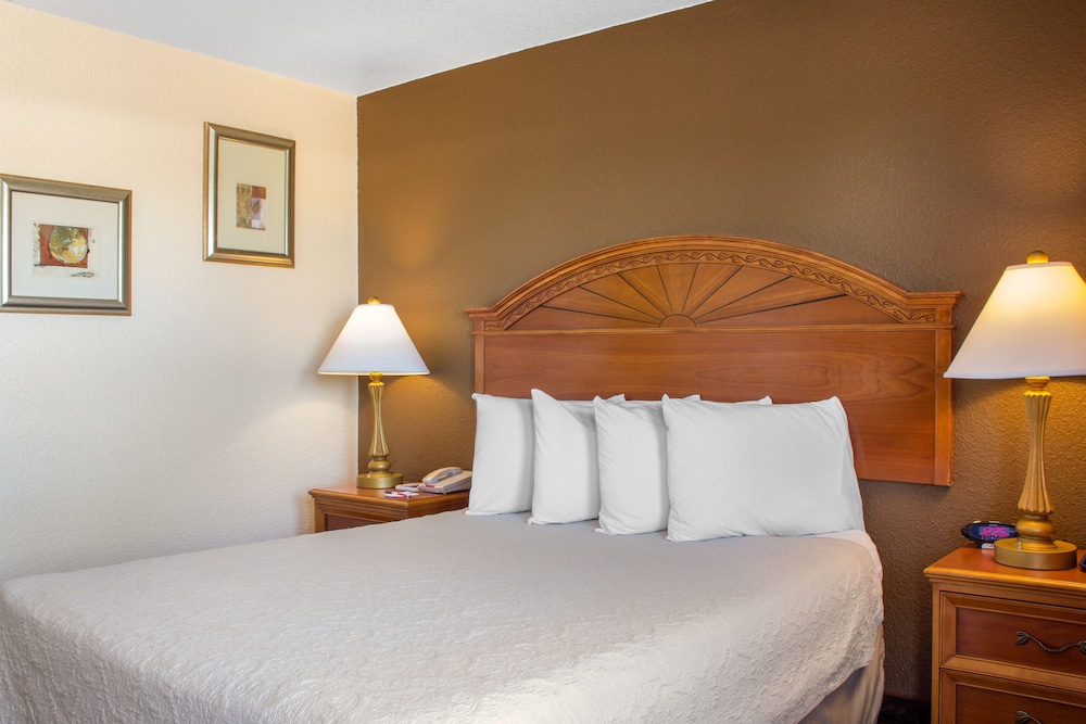 Knights Inn Sierra Vista East Fry 16/40