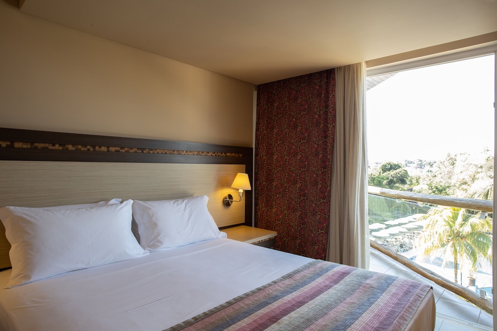MASTER, SUITE, POOL VIEW