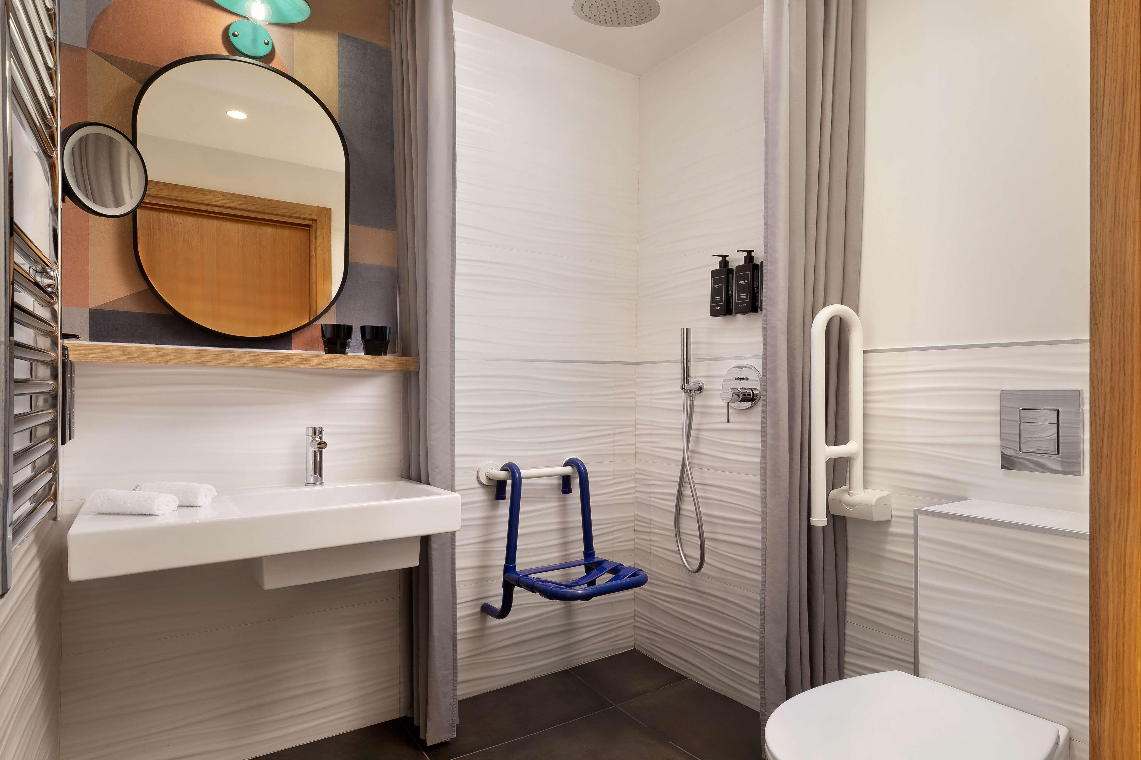 GUEST ROOM, QUEEN BED, ACCESSIBLE