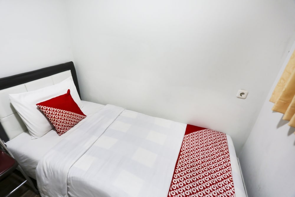 OYO 3300 Nadjara Residence Syariah 12/23