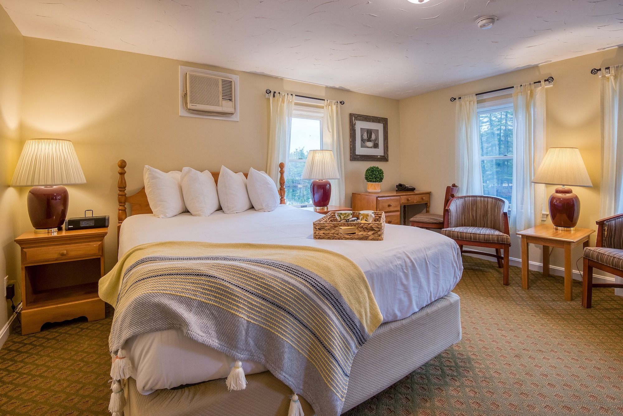 Room, Queen Bed, Lake View