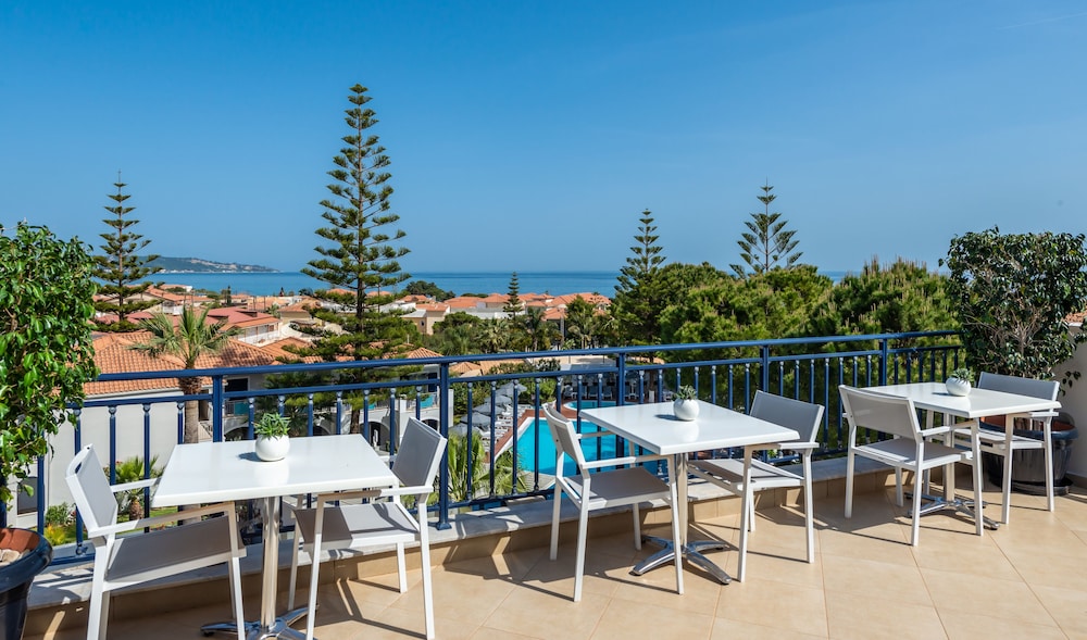 Contessa Hotel 82/105