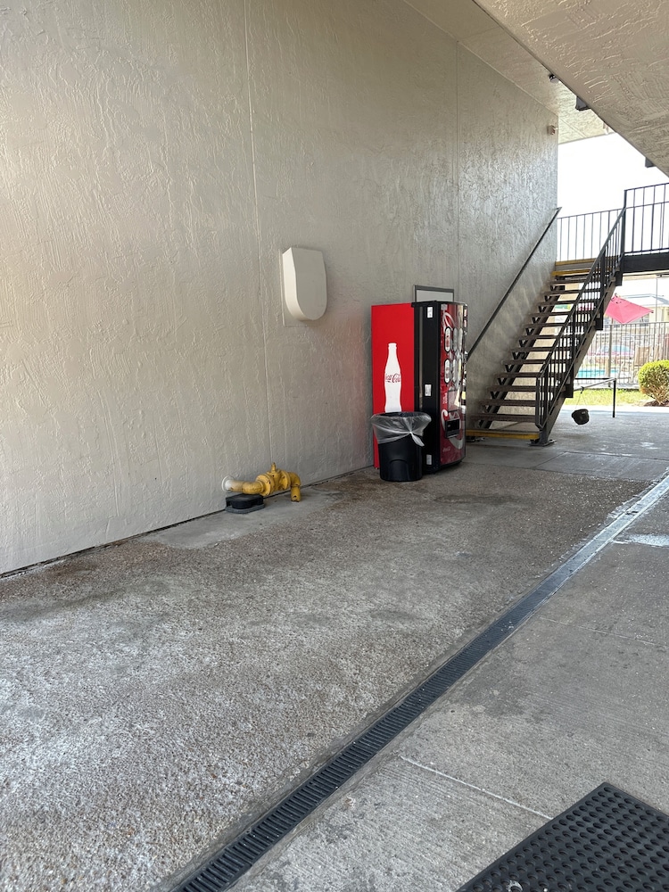 Motel6 Gulfport, MS – Airport 30/48