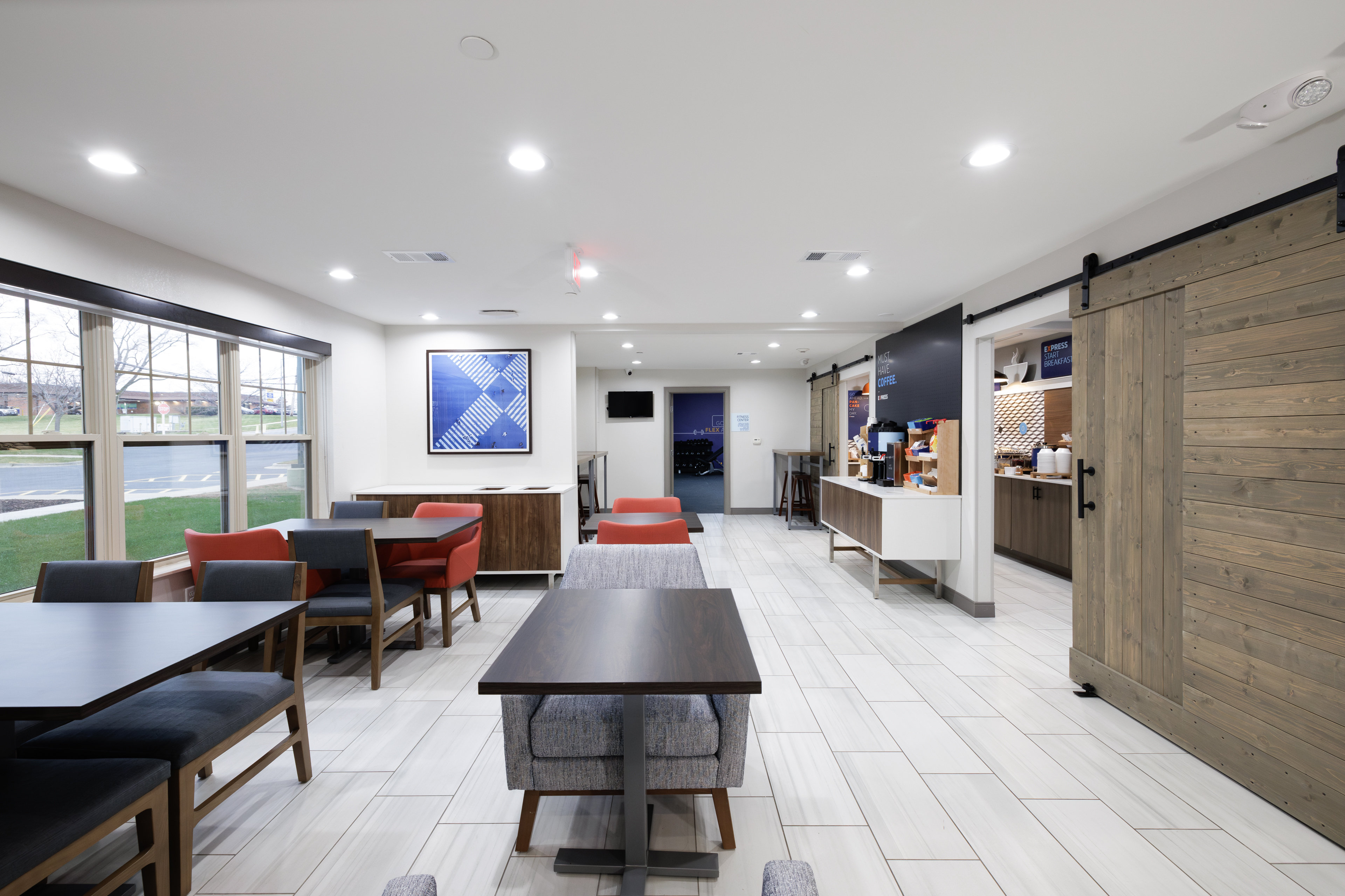 Holiday Inn Express & Suites Zion By IHG 37/43