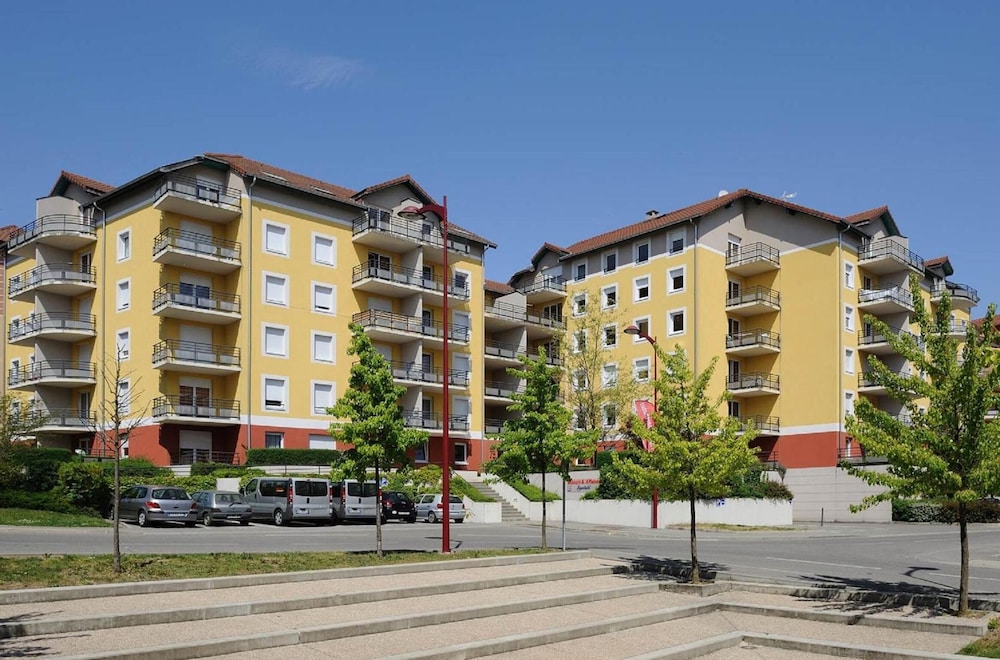 Sejours Et Affaires Saint Genis 1/23