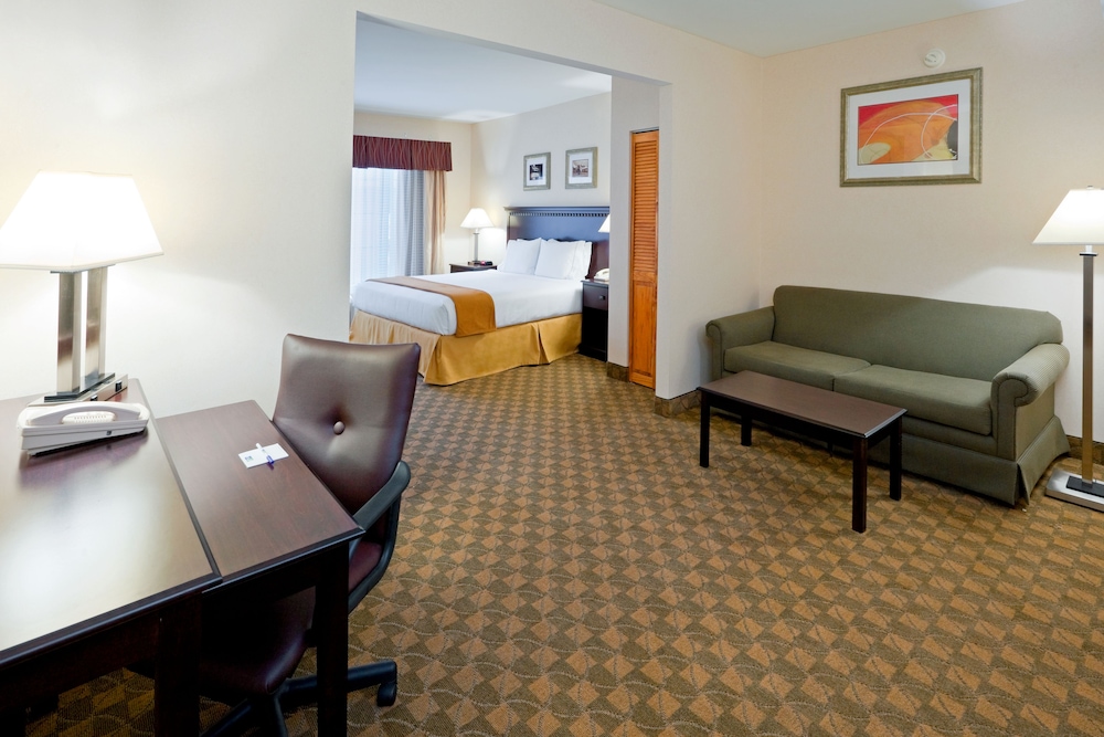 Holiday Inn Express & Suites Carneys Point - Pennsville, an IHG Hotel 31/51