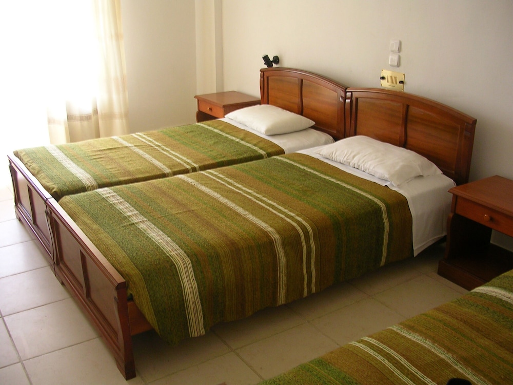 STUDIO, 3 BEDS