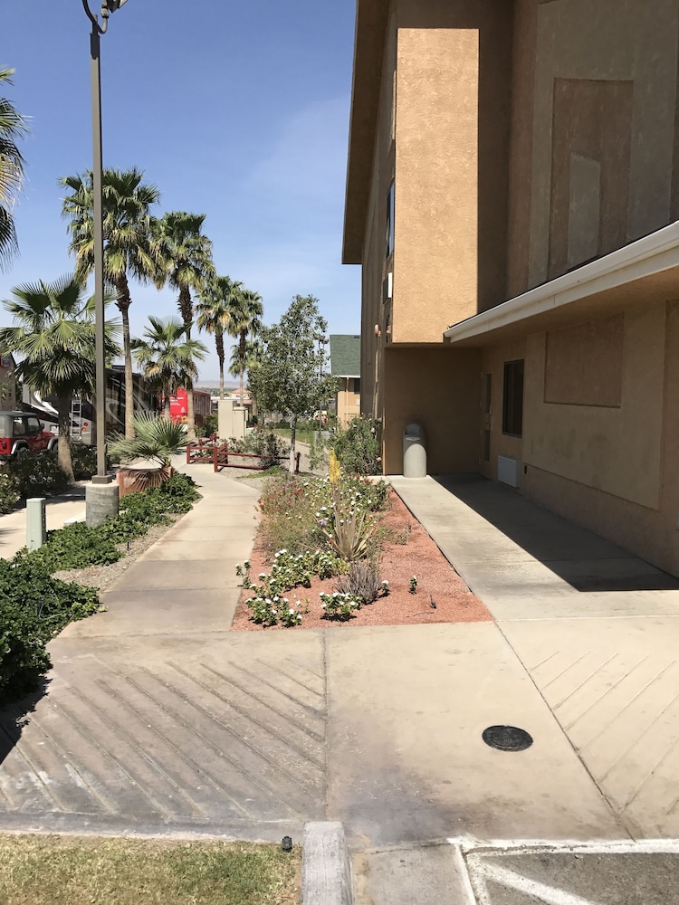 Travelodge by Wyndham Yuma 12/45