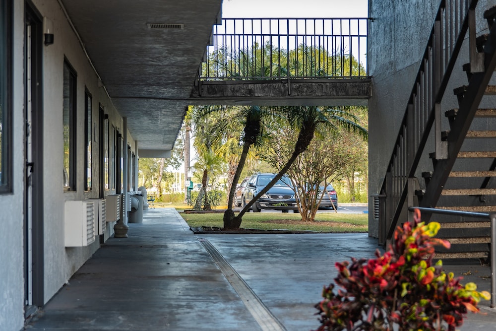 Motel6 Ft. Pierce, FL 52/60